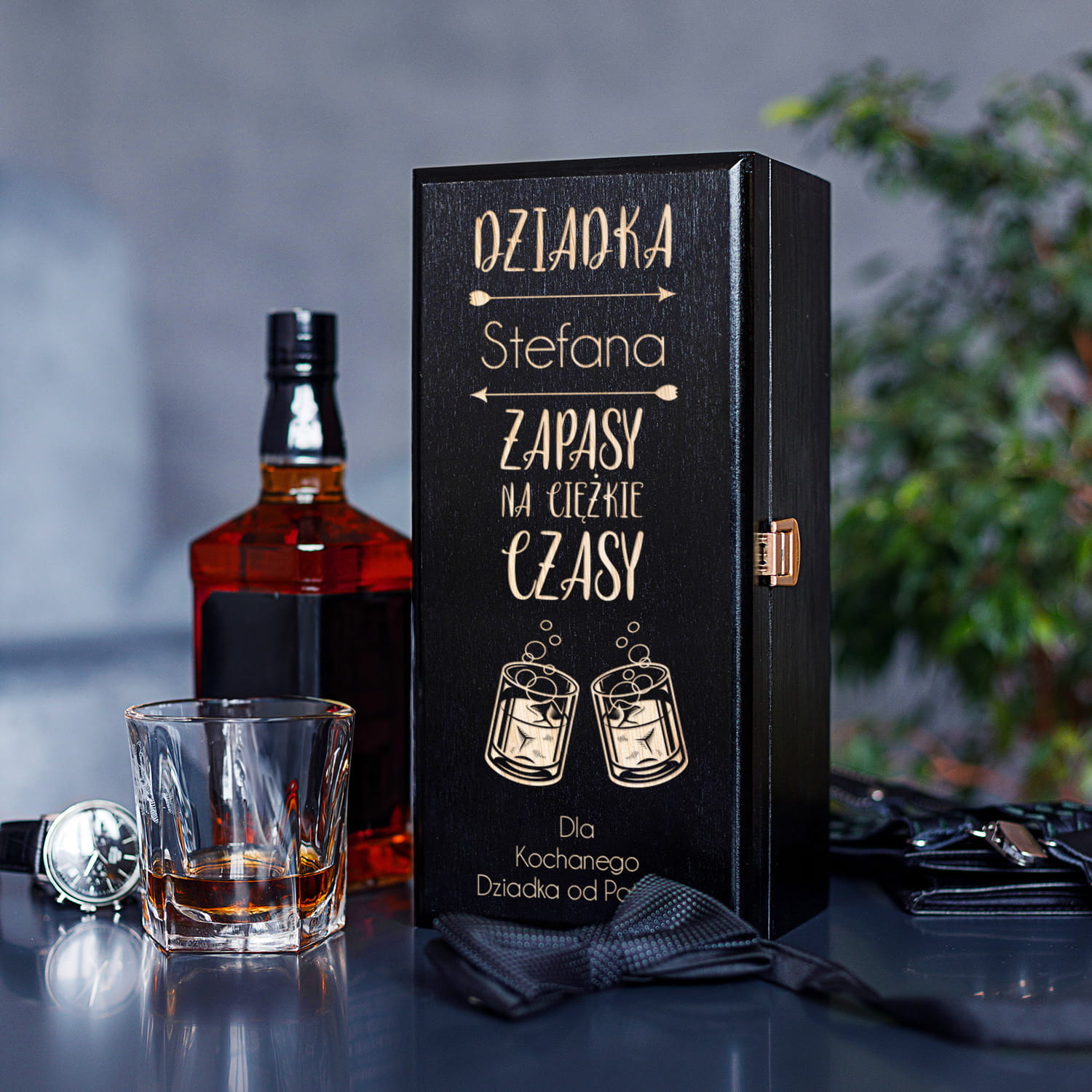 Skrzynka Na Alkohol z Grawerem dla Dziadka - Prezent na Dzień Dziadka - Zapasy Na Ciężkie Czasy - Czarna