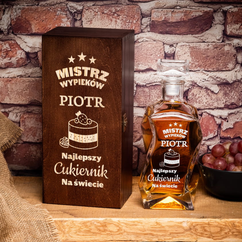 Karafka z Grawerem w Skrzynce - Prezent dla Cukiernika - Mistrz Wypieków - Najlepszy Cukiernik Na Świecie - Łamana