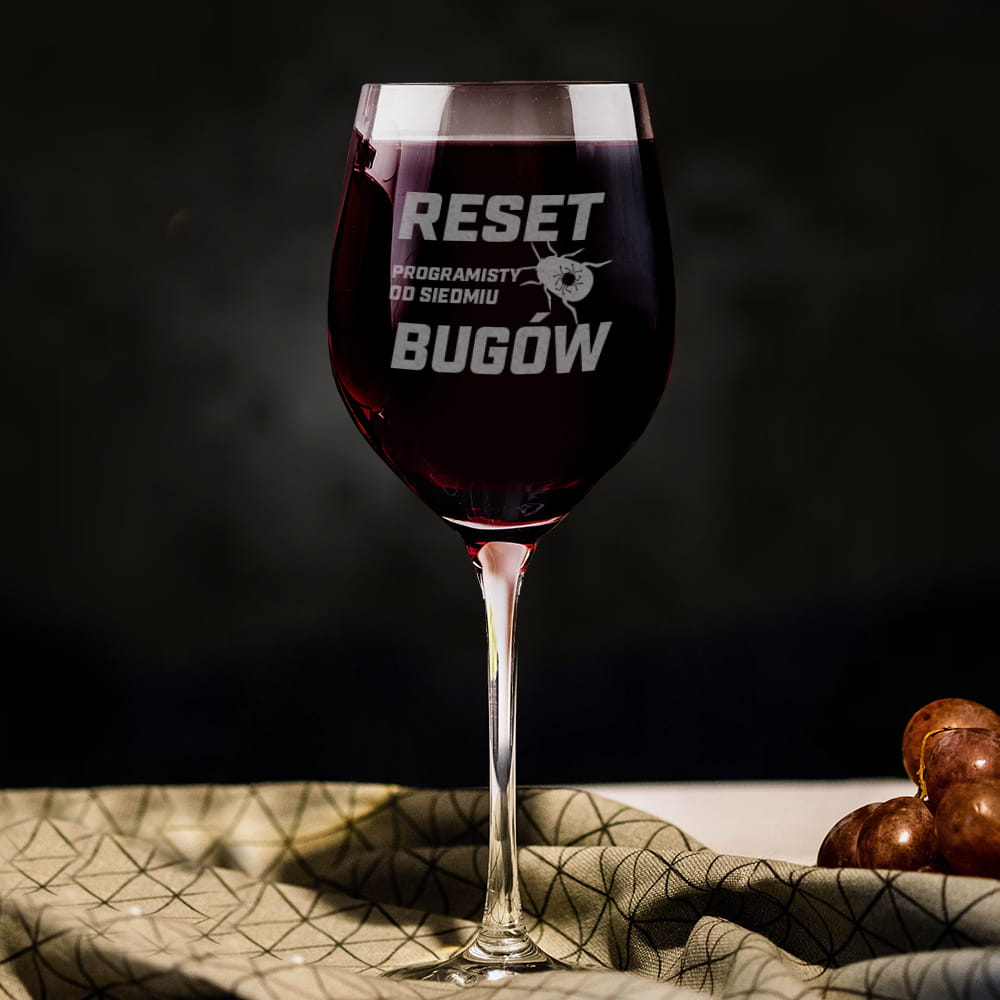 Kieliszek do Wina z Grawerem - Prezent dla Informatyka - Reset Programisty Od siedmiu Bugów
