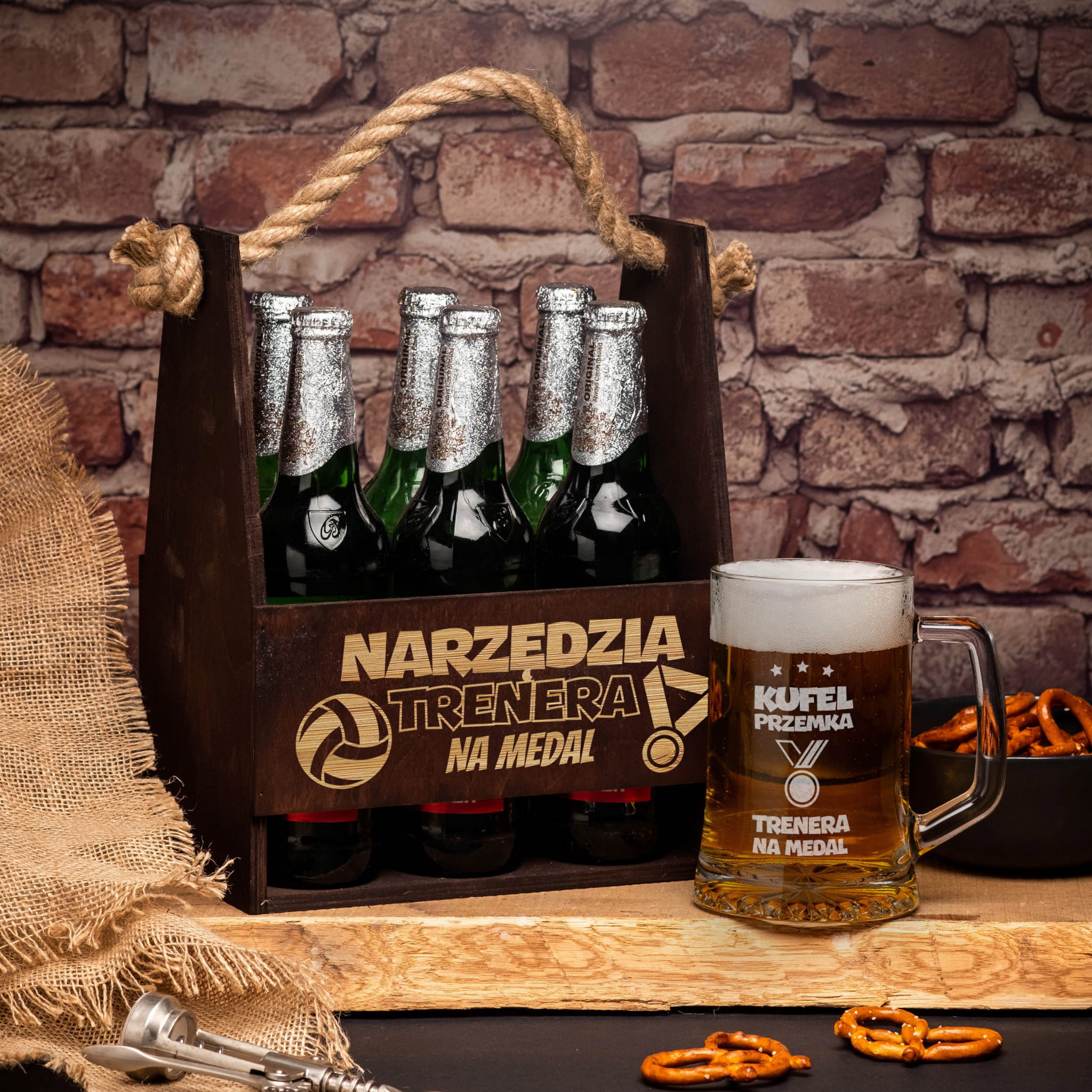 Nosidło i Kufel na Piwo z Grawerem - Prezent dla Trenera - Narzędzia Trenera Na Medal