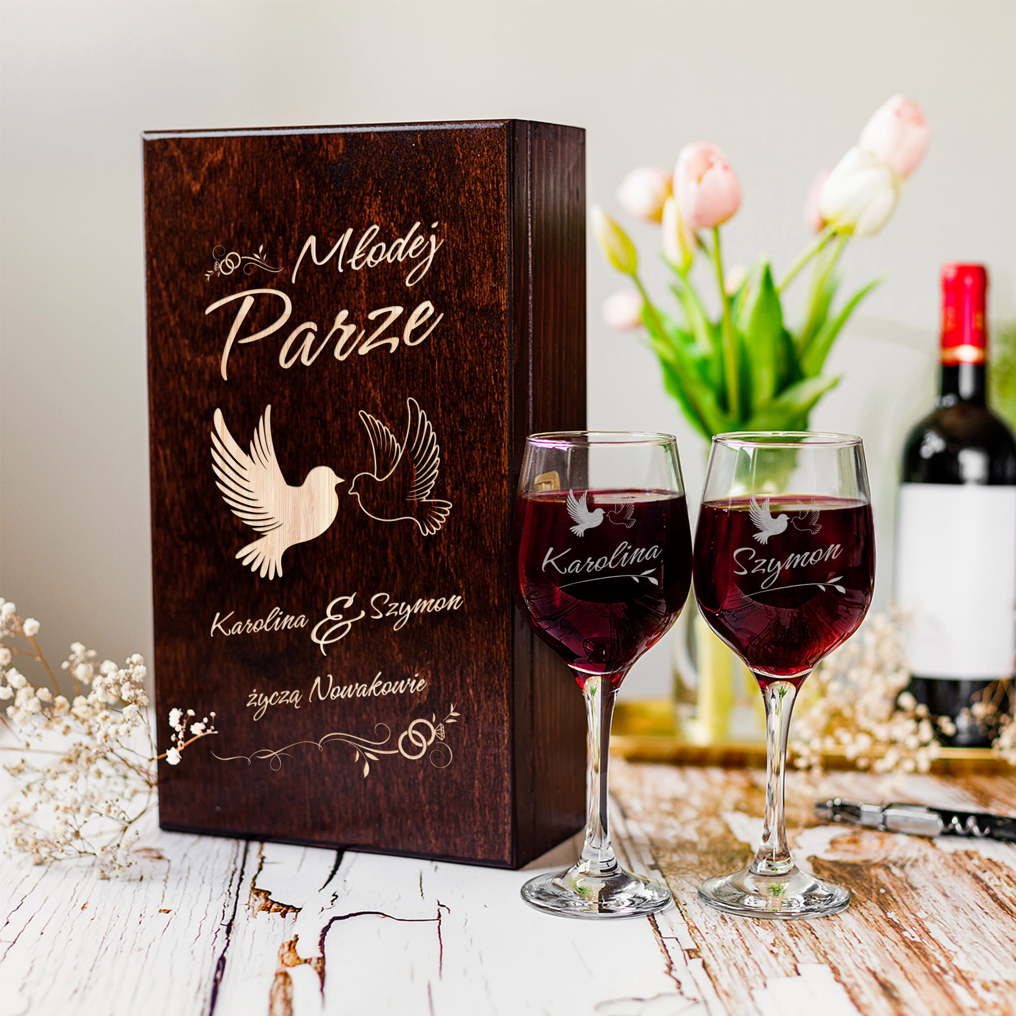 Kieliszki do Wina w Skrzynce z Grawerem - Prezent na Ślub dla Pary Młodej - Młodej Parze - Gołąbki - Podwójna