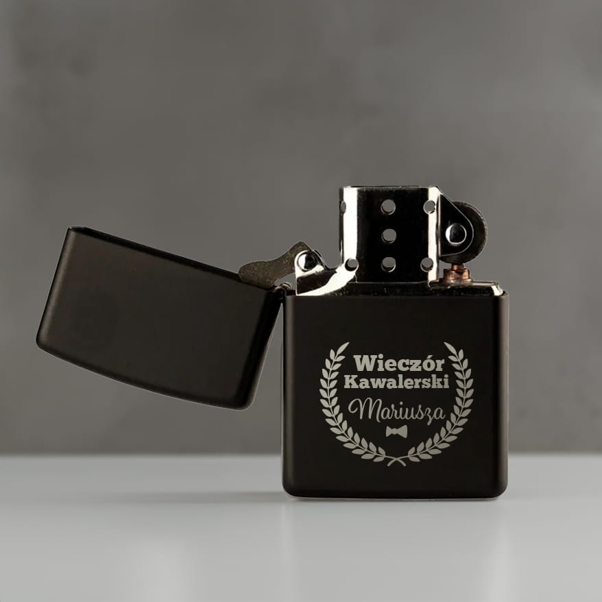 Zapalniczka Benzynowa z Grawerem - Prezent na Wieczór Kawalerski - Wieniec