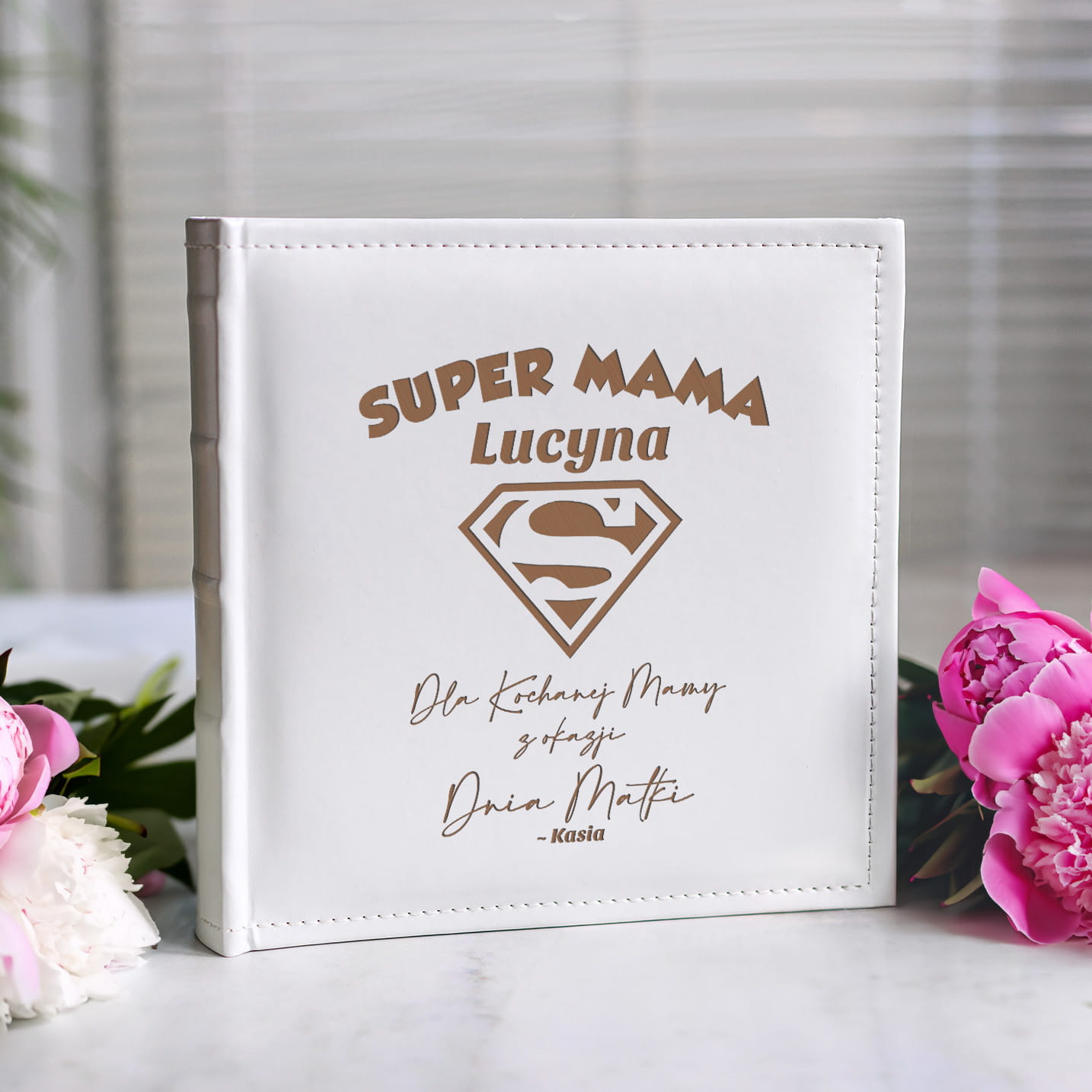 Album Biały Na Zdjęcia z Grawerem Prezent na Dzień Matki Prezent dla Mamy - Super Mama