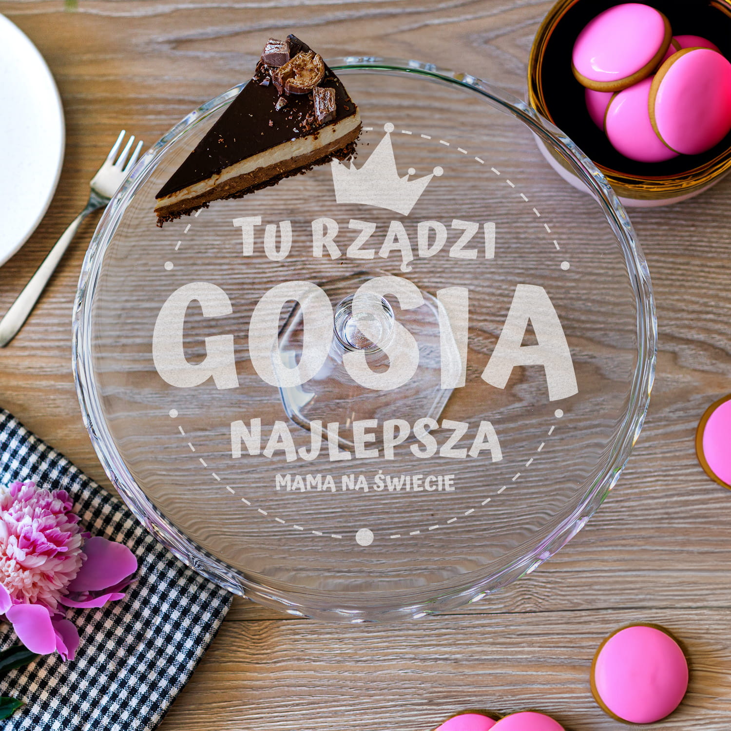 Szklana Patera na Ciasto Tort z Grawerem dla Mamy - Prezent na Dzień Matki - Tu Rządzi Mama