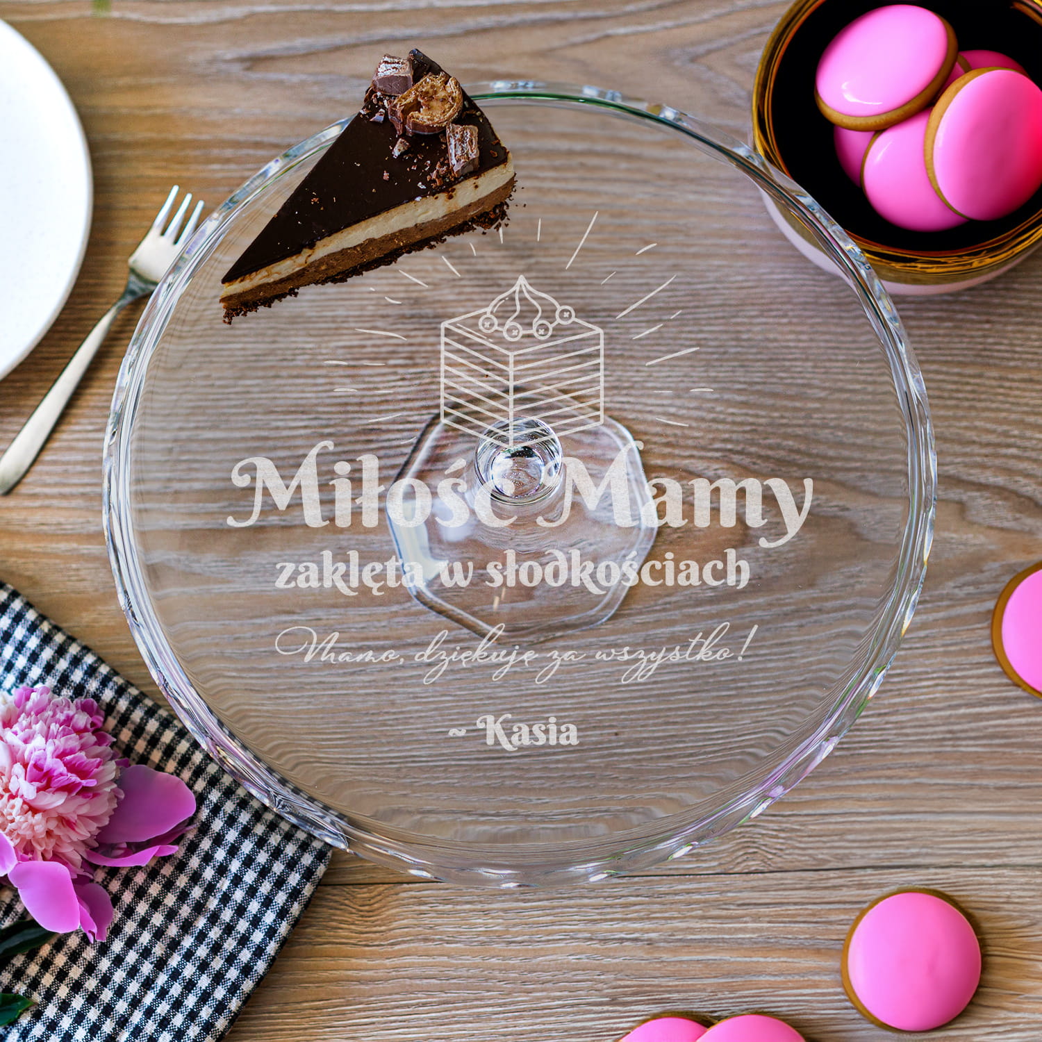 Szklana Patera na Ciasto Tort z Grawerem dla Mamy - Prezent na Dzień Matki - Miłość Mamy Zaklęta w Słodkościach