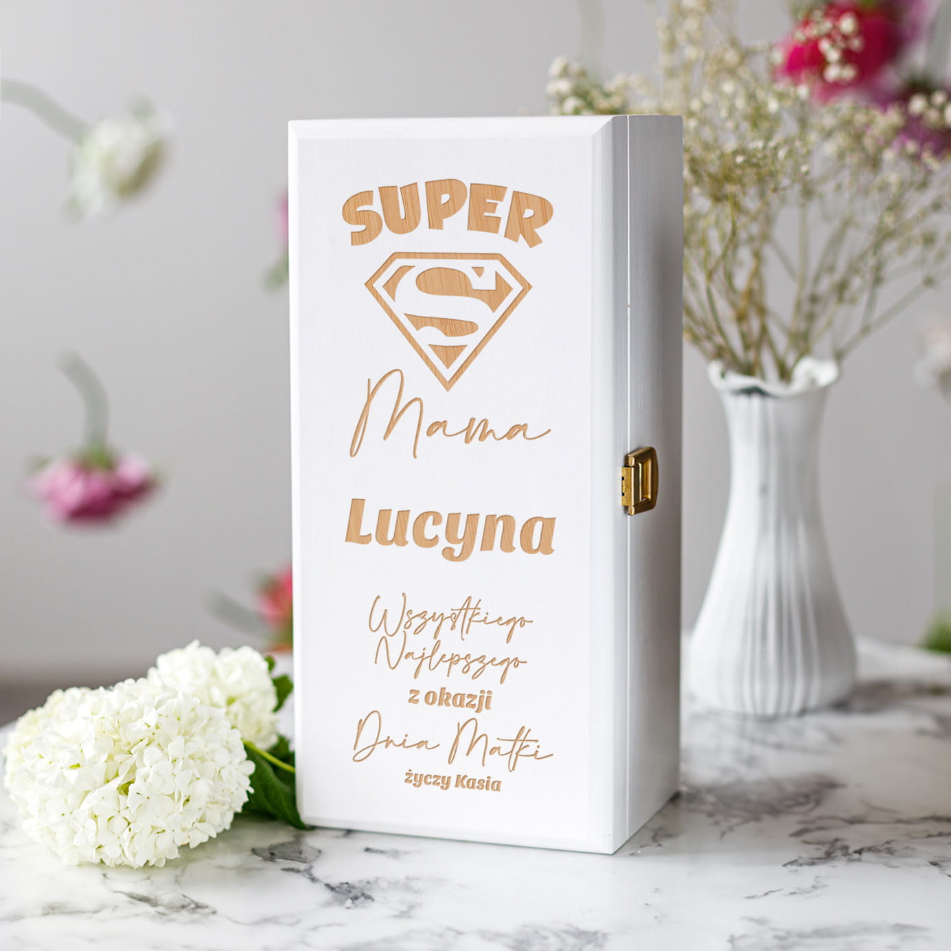 Skrzynka Na Alkohol z Grawerem dla Mamy - Prezent na Dzień Matki - Super Mama - Biała