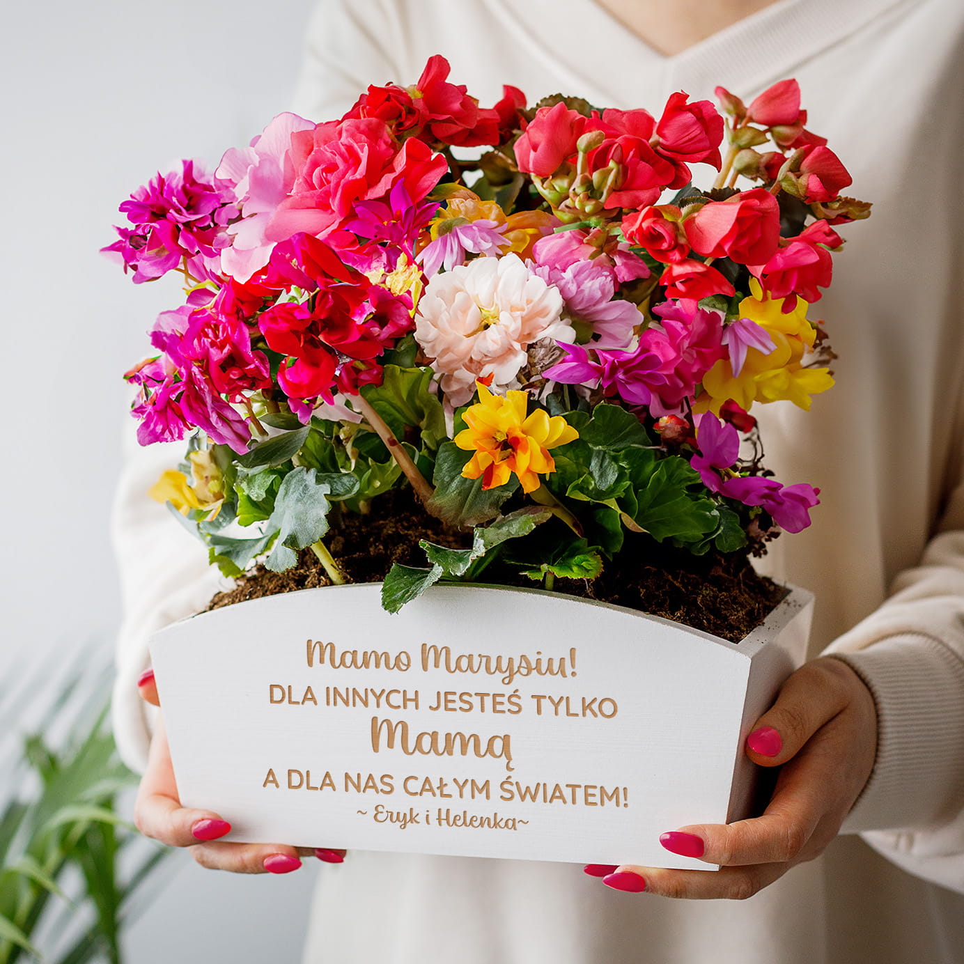 Doniczka Drewniana z Grawerem dla Mamy - Prezent na Dzień Matki - Mamo, Dla Nas Jesteś Całym Światem