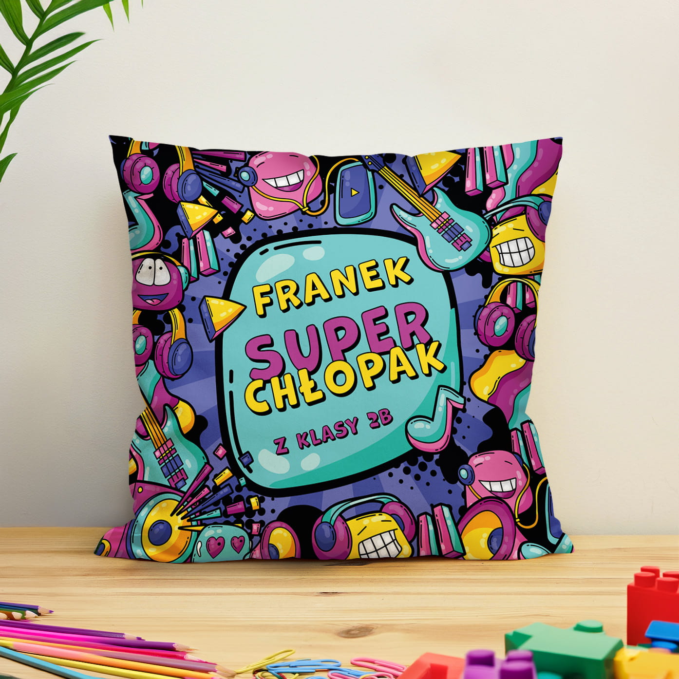 Prezent na Dzień Chłopaka w Klasie - Kolorowa Poduszka z Imieniem dla Chłopaka - Super Chłopak Music