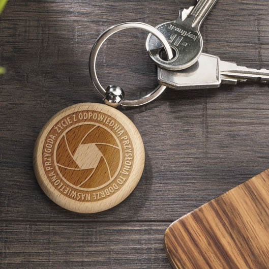 Drewniany Brelok do Kluczy z Grawerem - Prezent dla Fotografa