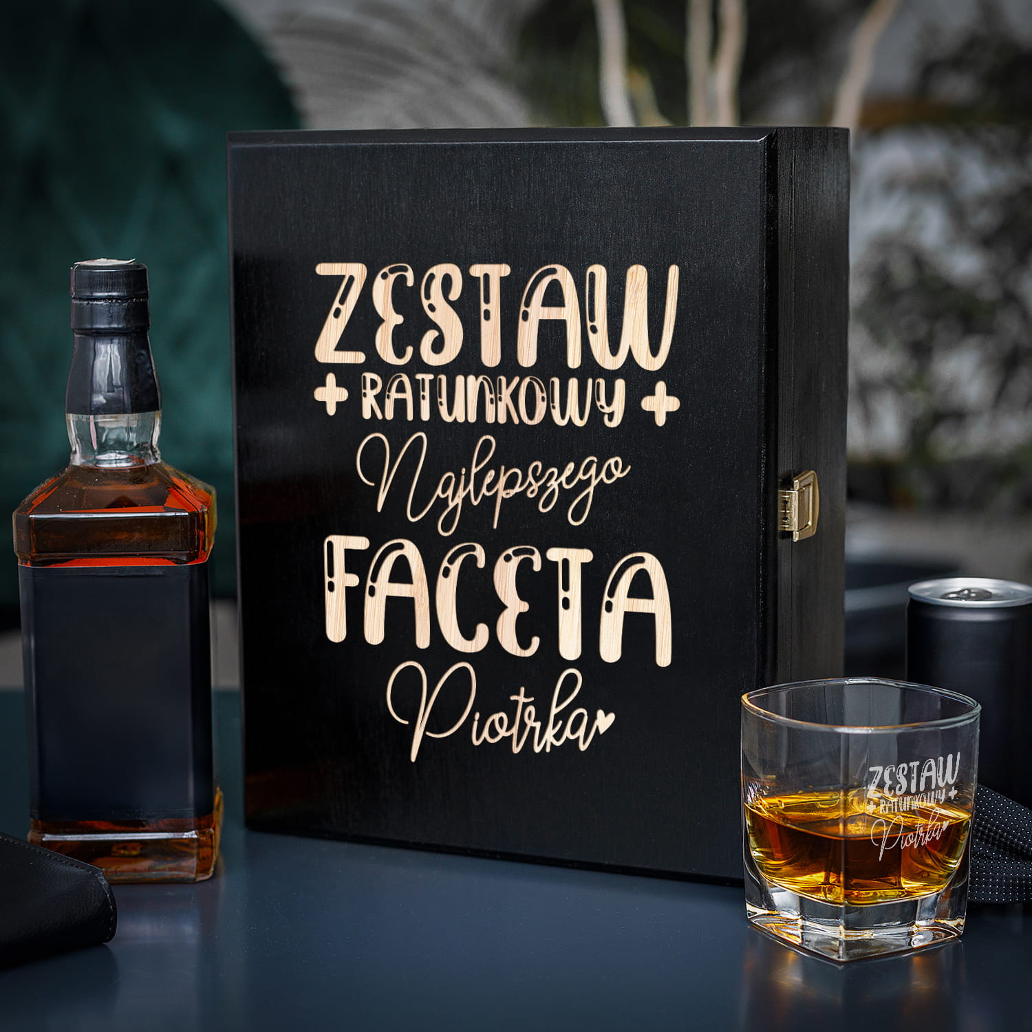 Zestaw Skrzynka na Whisky + Szklanka z Grawerem dla Faceta - Prezent dla Faceta - Prezent na Dzień Chłopaka - Zestaw Ratunkowy
