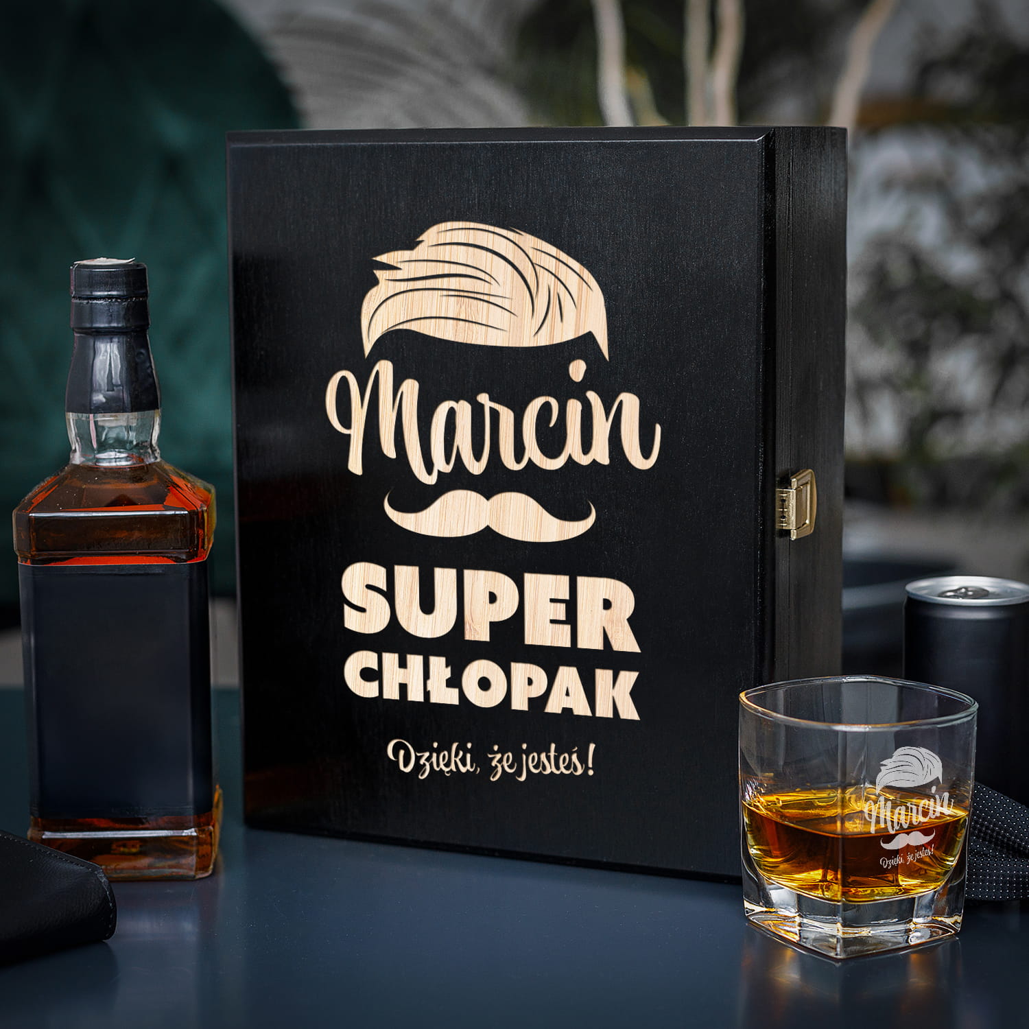 Zestaw Skrzynka na Whisky + Szklanka z Grawerem dla Faceta - Prezent dla Faceta - Prezent na Dzień Chłopaka - Super Chłopak