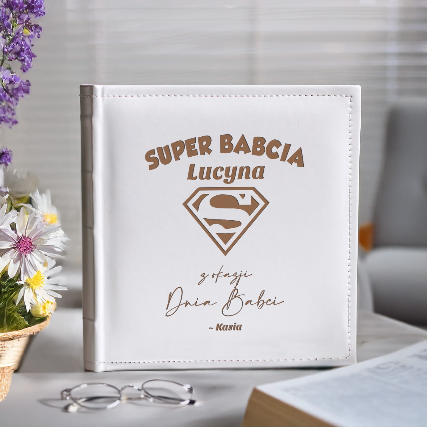 Album Biały Na Zdjęcia z Grawerem Prezent na Dzień Babci - Album na Zdjęcia dla Babci - Super Babcia