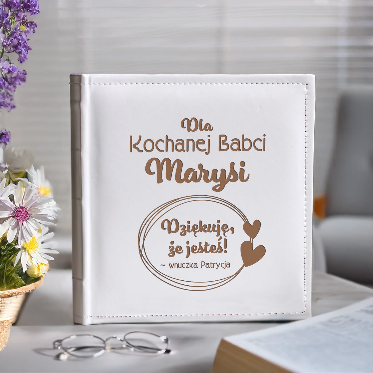 Album Biały Na Zdjęcia z Grawerem Prezent na Dzień Babci - Album na Zdjęcia dla Babci - Dla Kochanej Babci
