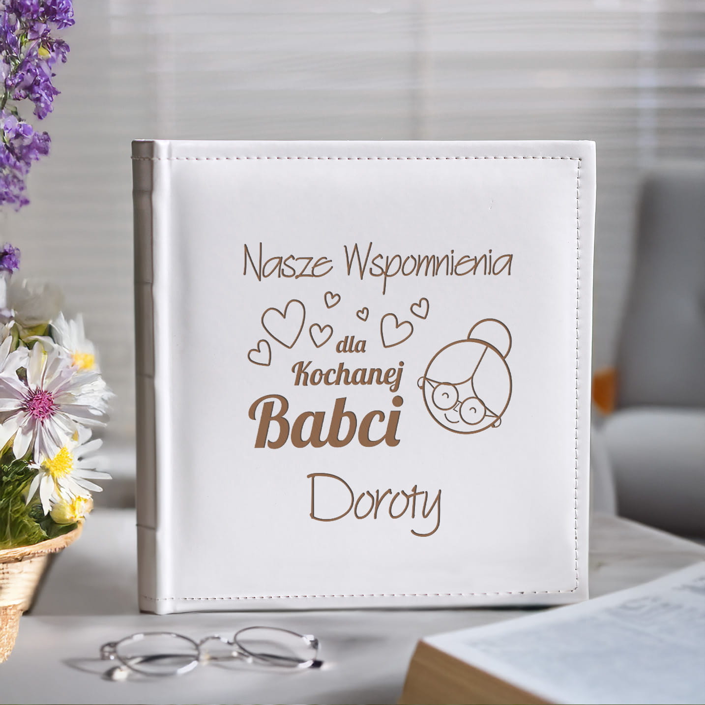 Album Biały Na Zdjęcia z Grawerem Prezent na Dzień Babci - Album na Zdjęcia dla Babci - Nasze Wspomnienia