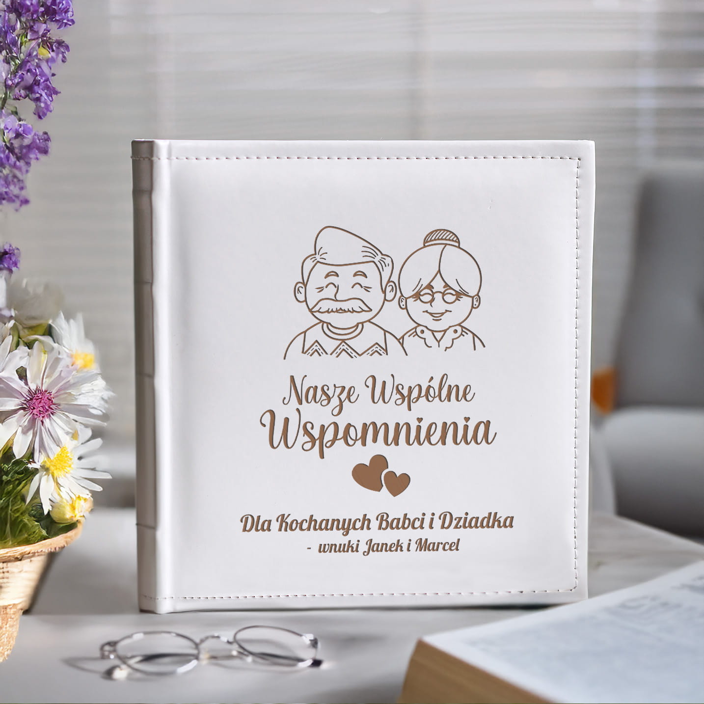 Album Biały Na Zdjęcia z Grawerem Prezent na Dzień Babci i Dziadka - Album na Zdjęcia dla Babci i Dziadka - Nasze Wspólne Wspomnienia