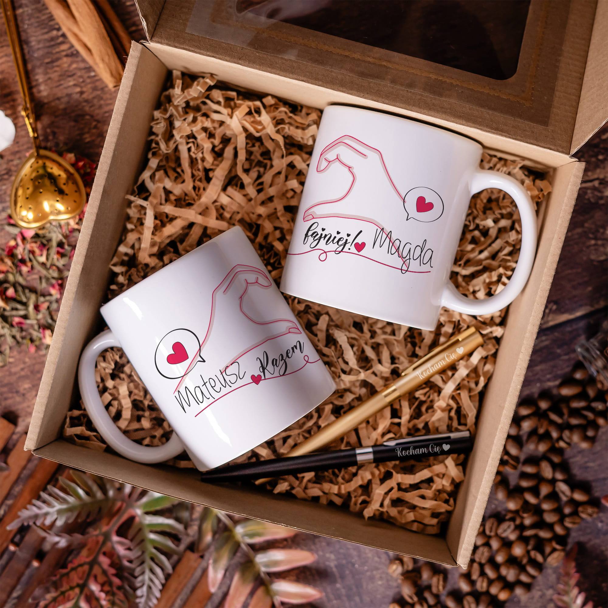 Zestaw prezentowy na Walentynki - Komplet Kubków z Imionami + Długopisy z Grawerem - Razem Fajniej Dłonie