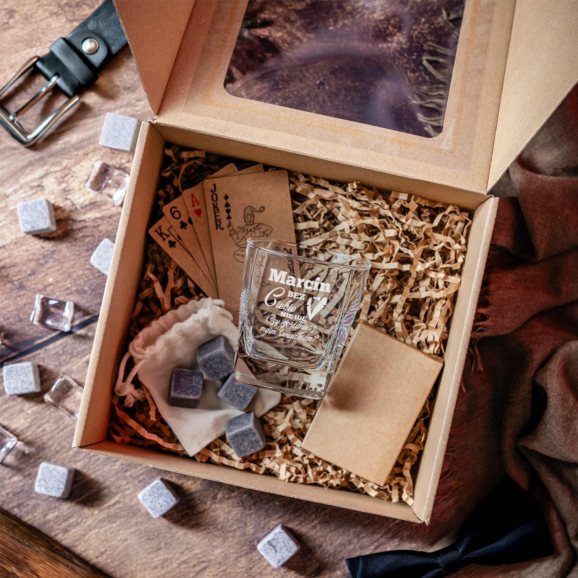 Szklanka do Whisky z Grawerem - Prośba o Świadkowanie Zestaw Prezentowy - Czy Zostaniesz Moim Świadkiem - Szklanka + Karty do Gry + Kostki Chłodzące - Bez Ciebie nie Dam Rady