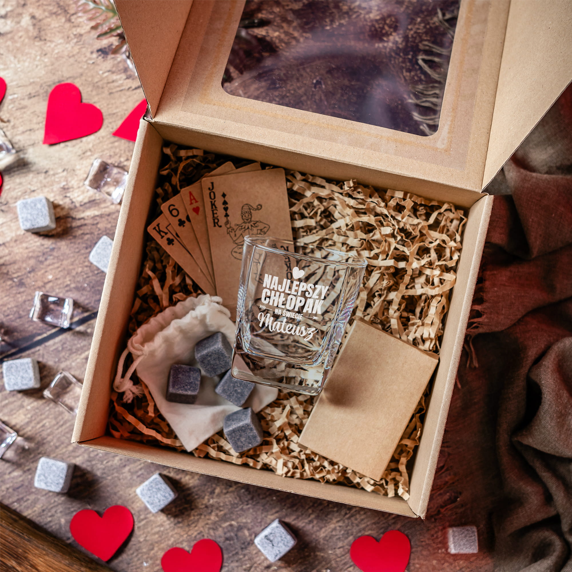 Szklanka do Whisky z Grawerem - Prezent na Walentynki dla Chłopaka - Zestaw Prezentowy na Walentynki - Szklanka + Karty do Gry + Kostki Chłodzące - Najlepszy Chłopak