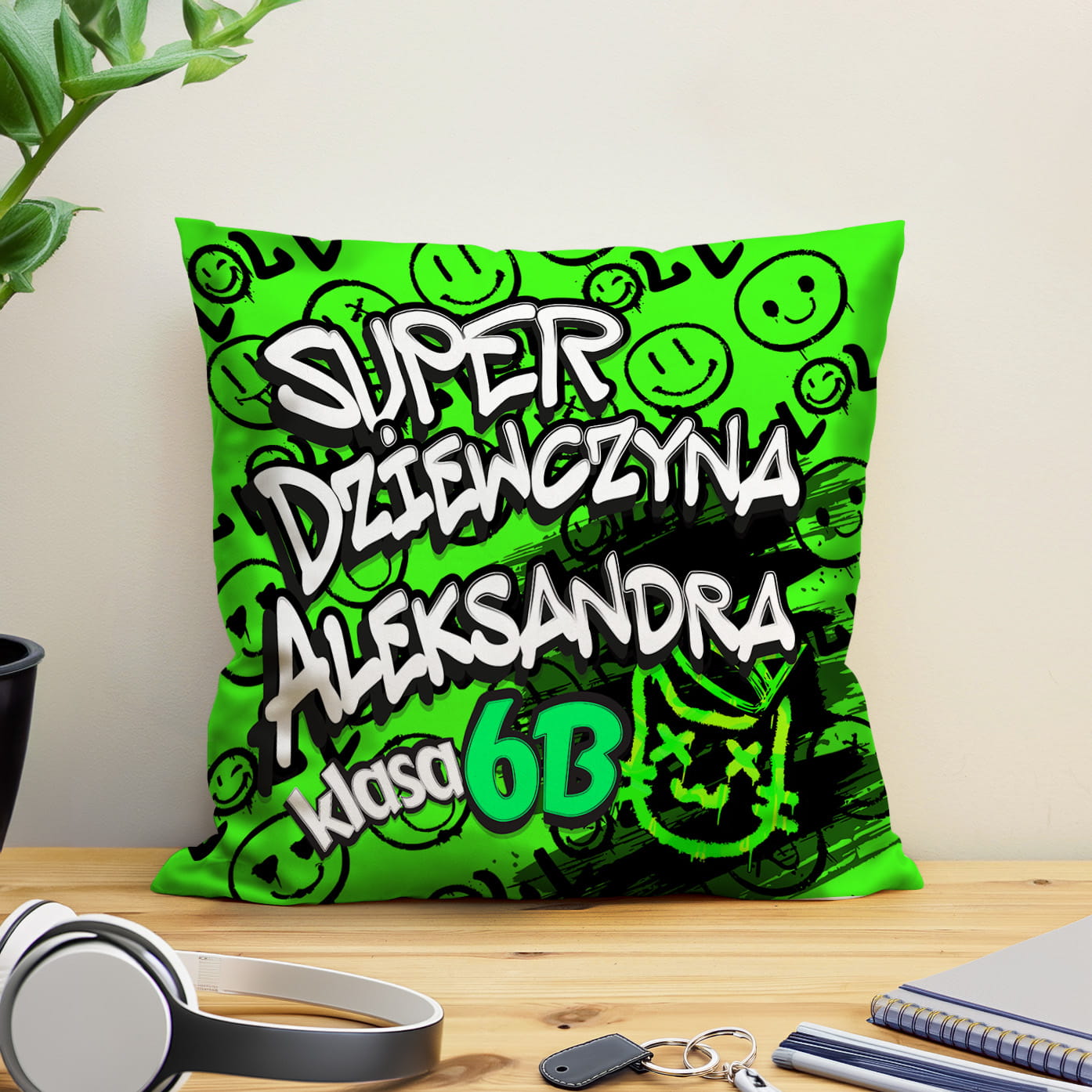 Prezent na Dzień Kobiet w Klasie - Kolorowa Poduszka z Imieniem dla Dziewczyny - Super Dziewczyna Zielona