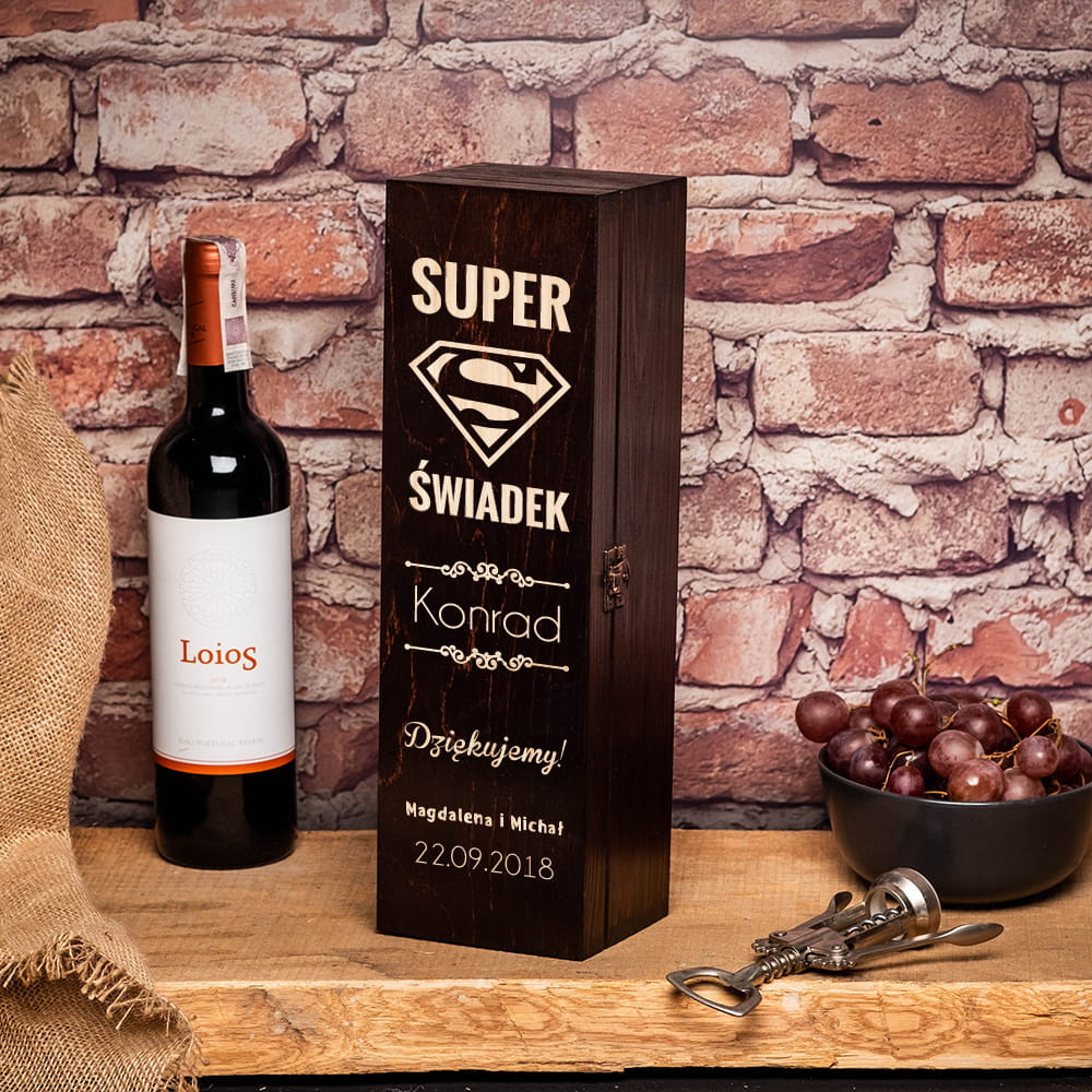 Skrzynka na wino z grawerem dla świadka zamykana
