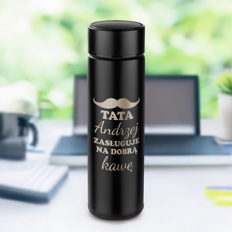 Kubek Termiczny LED z Grawerem dla Taty - Prezent na Dzień Ojca z Imieniem - Tata Zasługuje Na Dobrą Kawę