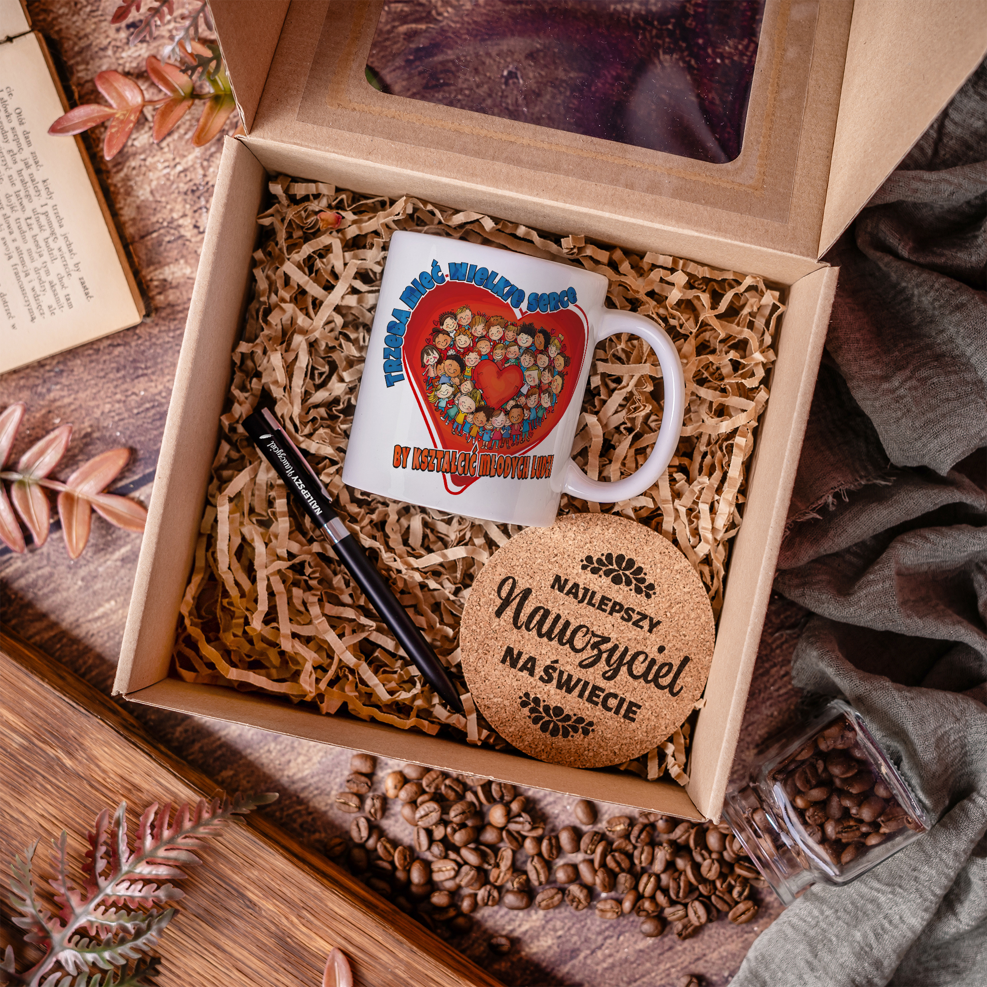 Zestaw dla Nauczyciela - Kubek z Czarnym Długopisem i Podkładką Na Dzień Nauczyciela-  Trzeba Mieć Wielkie Serce