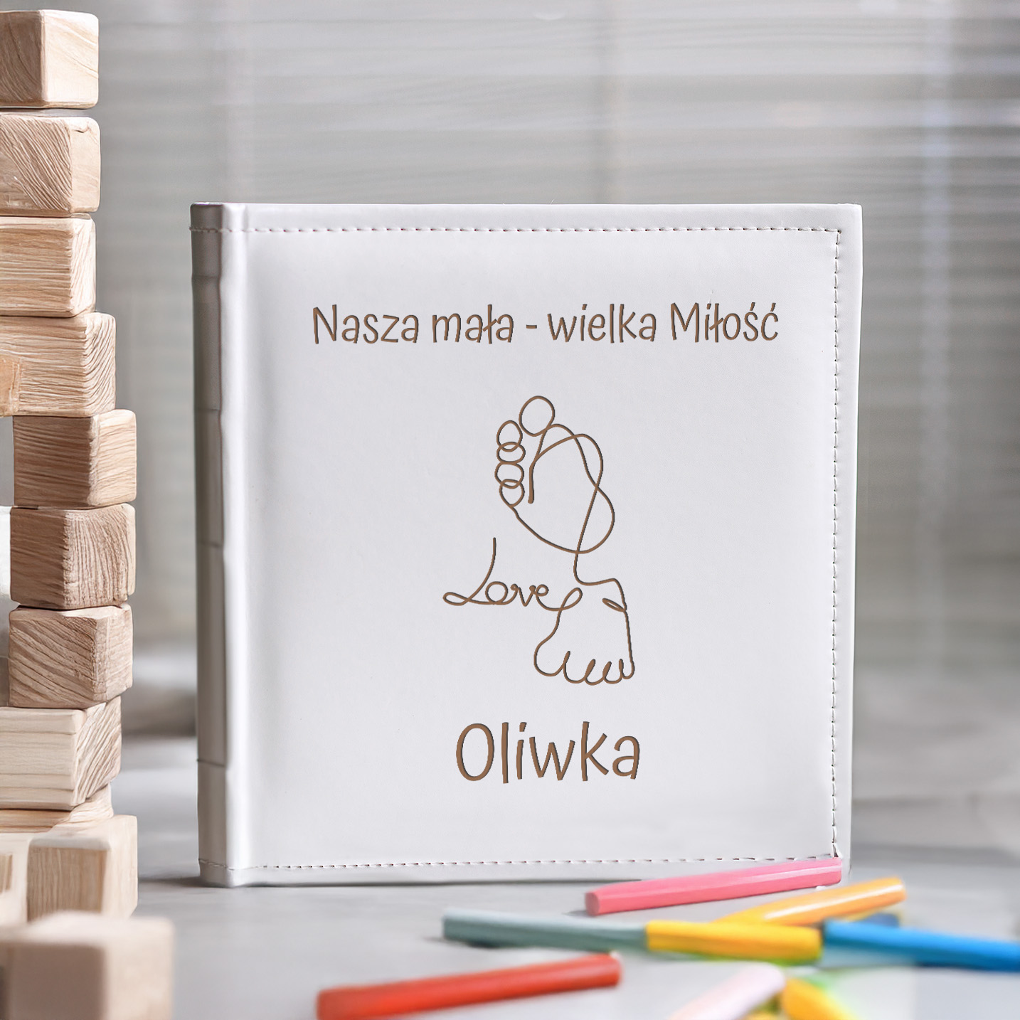 Album Biały Na Zdjęcia z Grawerem Na Narodziny - Prezent Z Okazji Narodzin - Stópki