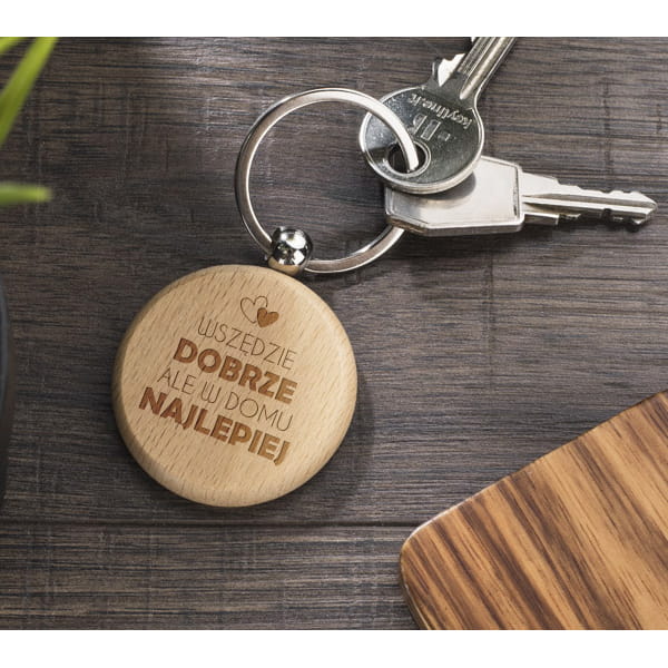 Drewniany brelok do kluczy z grawerem