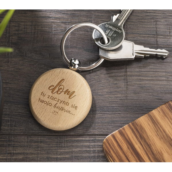 Drewniany brelok do kluczy z grawerem