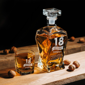 Karafka z grawerem i szklanka do whisky na 18 urodziny