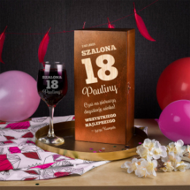 Kieliszek na wino na 18 urodziny w skrzynce