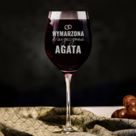 Kieliszek do wina dla narzeczonej 